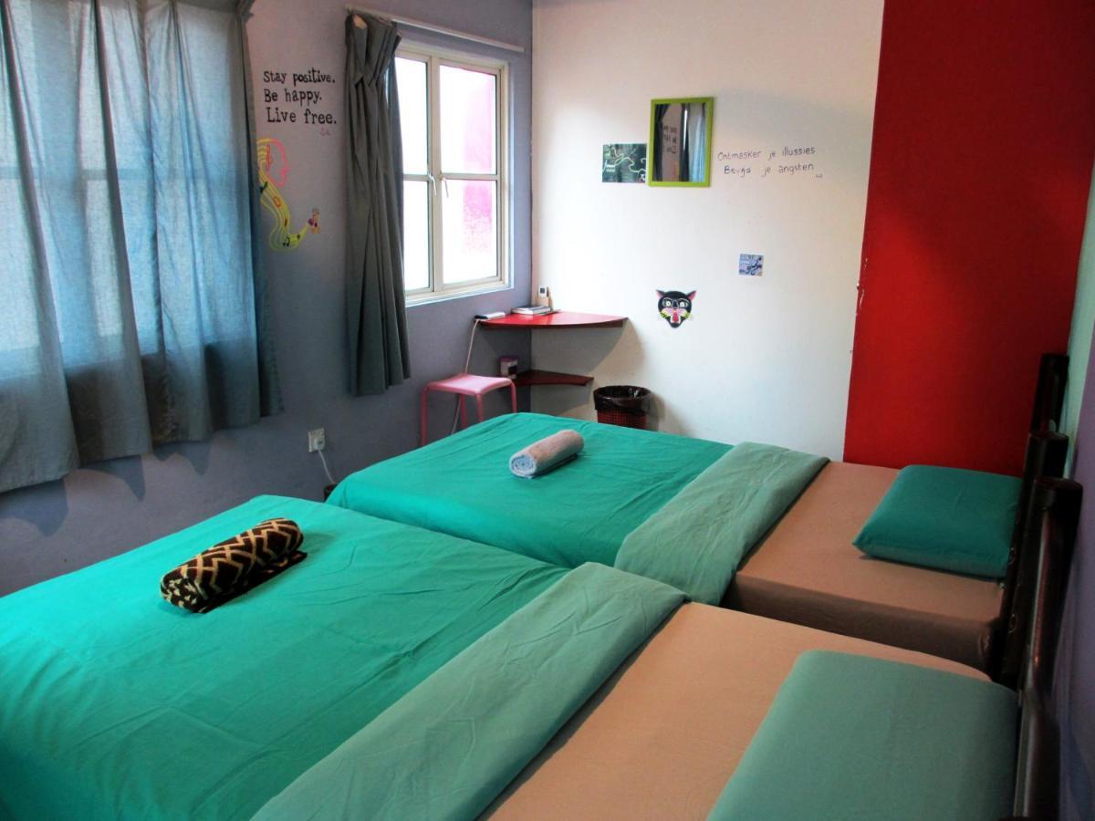 Sandakan Backpackers Hostel Экстерьер фото